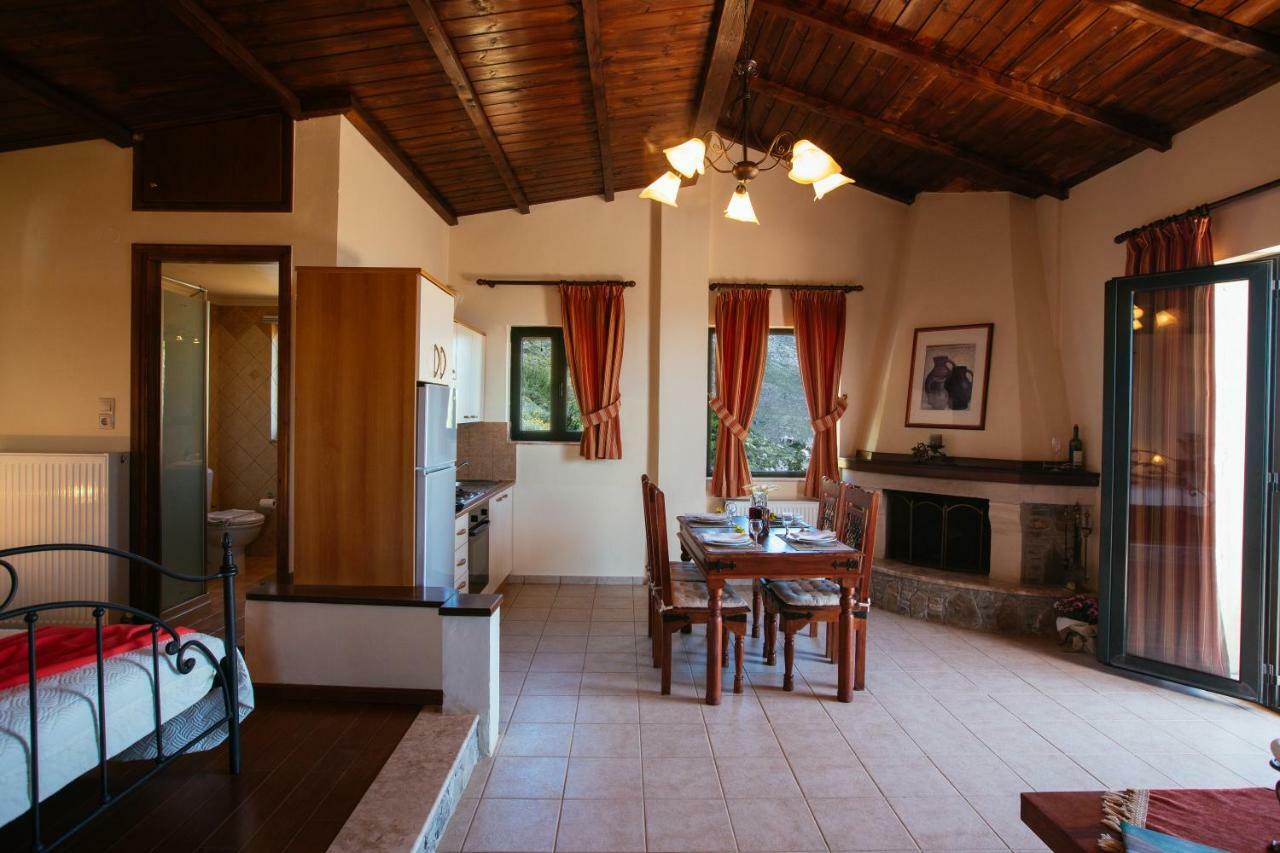 Aetovigla Guesthouse Krousonas  Esterno foto